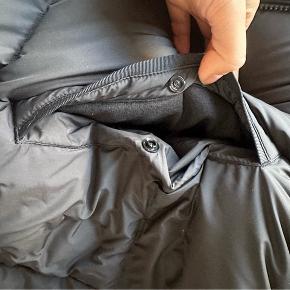 Uniqlo Men’s XL Powder Soft Down Puffer Jacket Black Hooded Like New - Picture 9 of 17